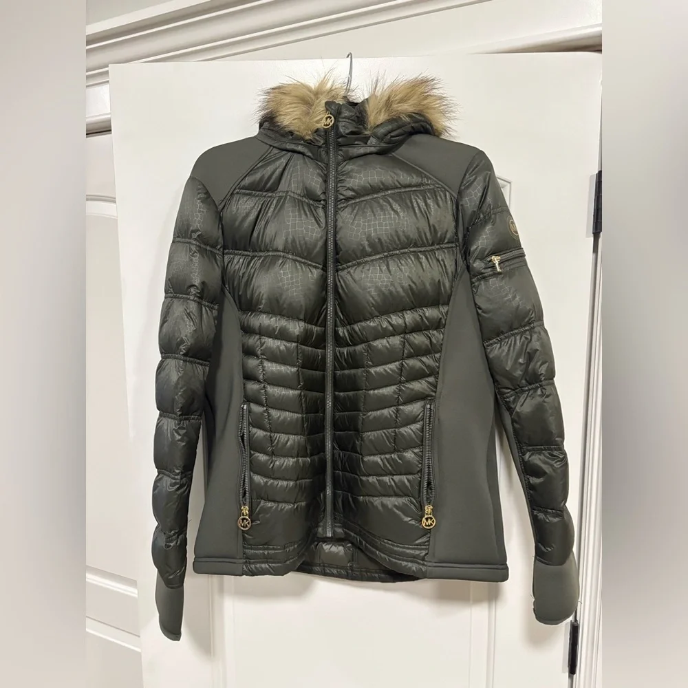 NWOT Michael Kors Green Mixed Media Puffer Jacket with Faux Fur Hood Size XL